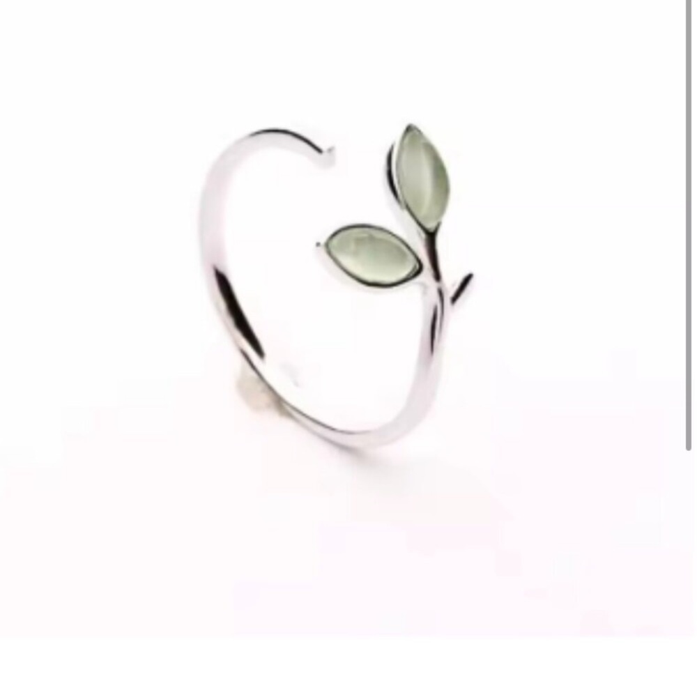 Small Leaf Green Ring